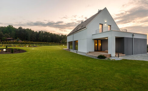 photo d'une maison neuve venant d'être construite.