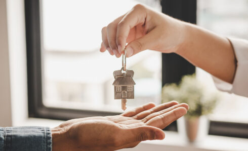 photo d'un locataire devenant propriétaire d'une maison
